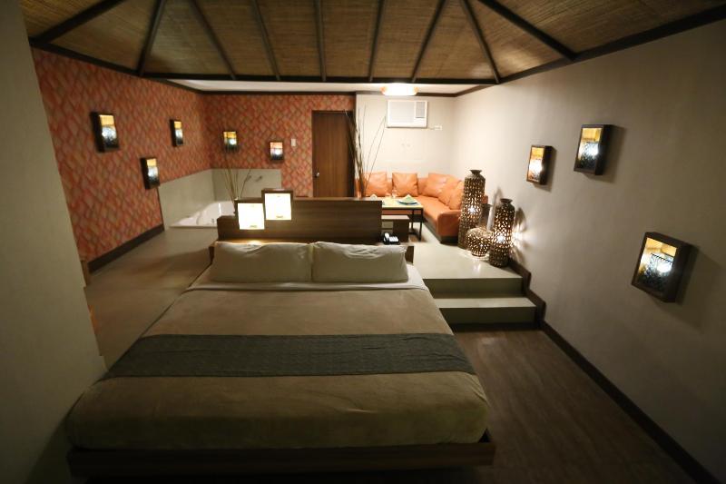 Victoria Court Suites Pasig Экстерьер фото