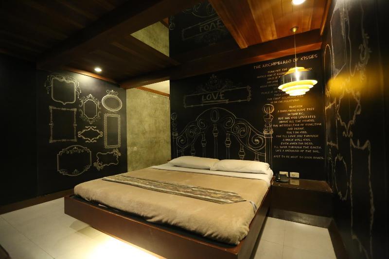Victoria Court Suites Pasig Экстерьер фото