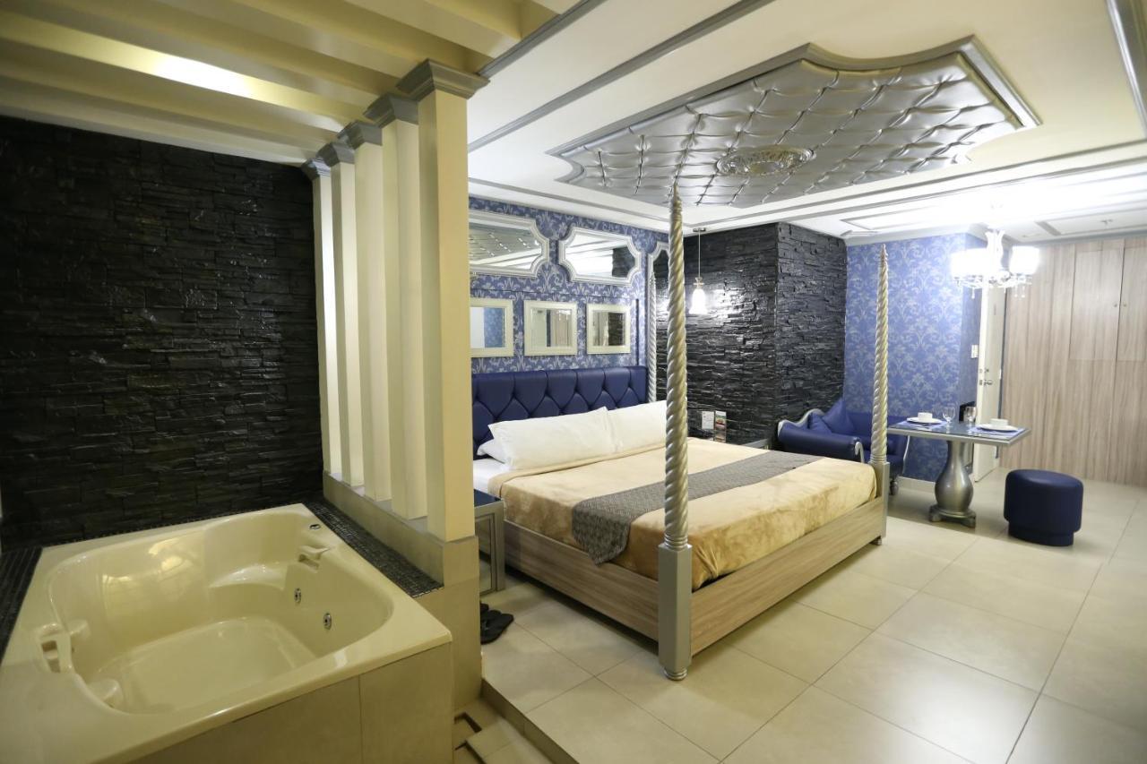 Victoria Court Suites Pasig Экстерьер фото