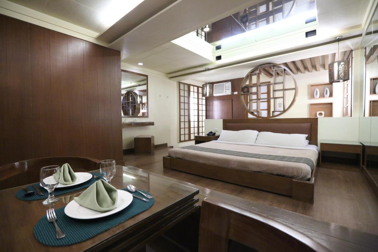 Victoria Court Suites Pasig Экстерьер фото
